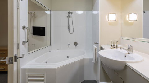 Oaks Hervey Bay Resort And Spa - Australian Directory 11