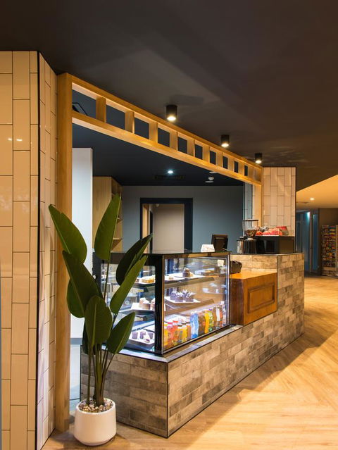 Woodroffe Hotel - Australian Directory 21