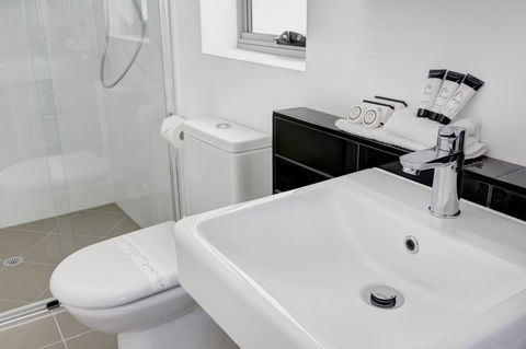 Direct Collective - Pavilion And Governor On Brookes - Australian Directory 10