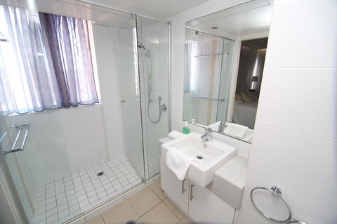 Oceania On Burleigh Beach - Australian Directory 15