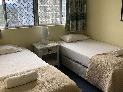 Oceania On Burleigh Beach - Australian Directory 9
