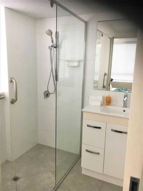 Oceania On Burleigh Beach - Australian Directory 36