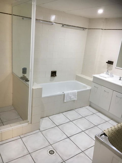 Oceania On Burleigh Beach - Australian Directory 37