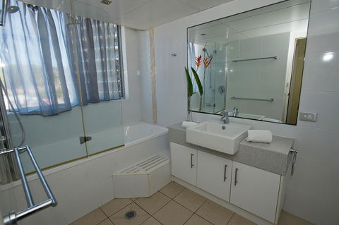 Oceania On Burleigh Beach - Australian Directory 16