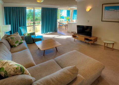 Oceania On Burleigh Beach - Australian Directory 32