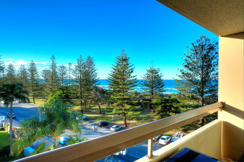 Oceania On Burleigh Beach - Australian Directory 0
