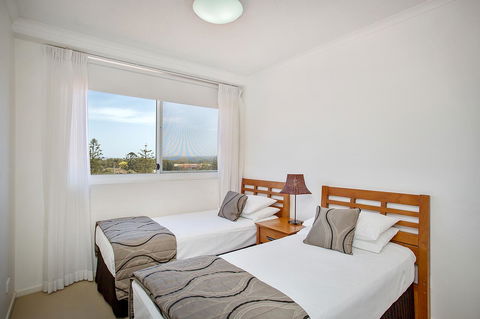 Kirra Beach Apartments - Australian Directory 32