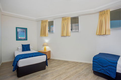 Kirra Beach Apartments - Australian Directory 17