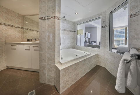 Novotel Surfers Paradise - Australian Directory 10