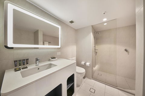 Novotel Surfers Paradise - Australian Directory 16