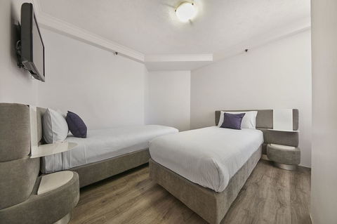 Novotel Surfers Paradise - Australian Directory 23