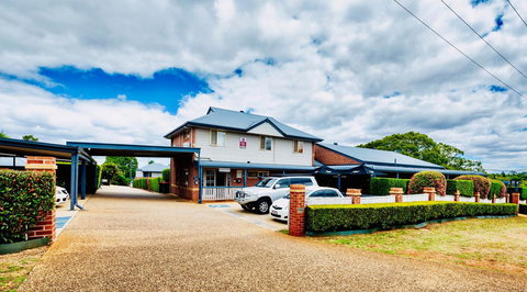 Ambassador On Ruthven - Australian Directory 5