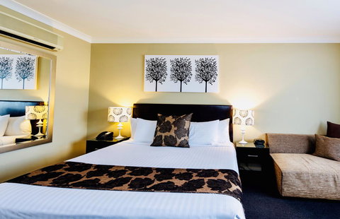 Ambassador On Ruthven - Australian Directory 14