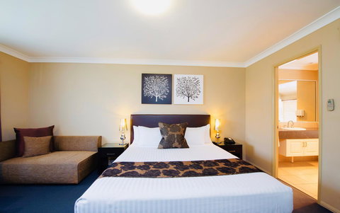 Ambassador On Ruthven - Australian Directory 16