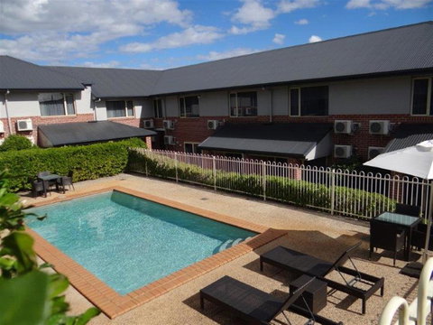 Ambassador On Ruthven - Australian Directory 26