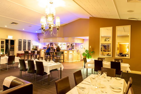 Ambassador On Ruthven - Australian Directory 9