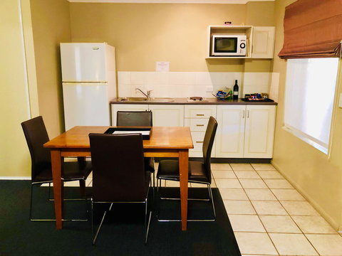 Ambassador On Ruthven - Australian Directory 37