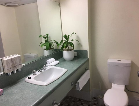 Emerald Central Hotel Official - Australian Directory 28