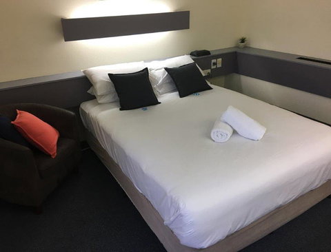 Emerald Central Hotel Official - Australian Directory 20