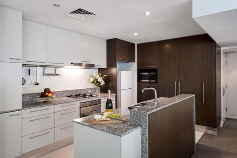 Oaks Brisbane Aurora Suites - Australian Directory 6