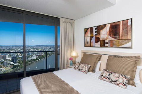 Oaks Brisbane Aurora Suites - Australian Directory 4