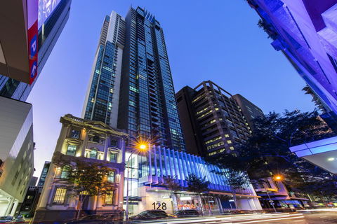 Oaks Brisbane On Charlotte Suites - Australian Directory 0