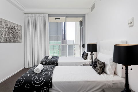 Mantra On The Quay - Australian Directory 17