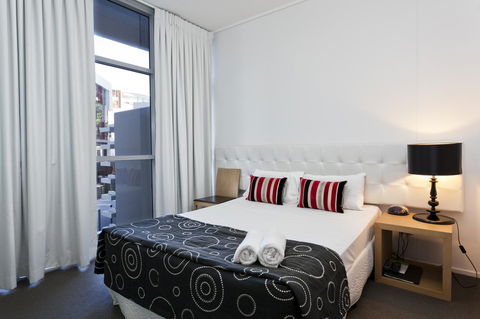 Mantra On The Quay - Australian Directory 35