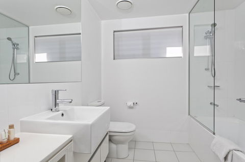 Mantra On The Quay - Australian Directory 16