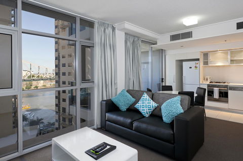 Mantra On The Quay - Australian Directory 31