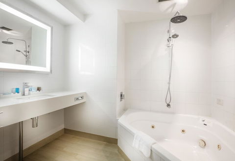 Amora Hotel Brisbane - Australian Directory 16