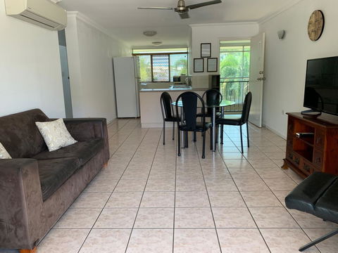 Townsville Holiday Apartments - Australian Directory 0