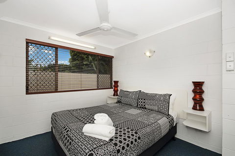 Townsville Holiday Apartments - Australian Directory 16
