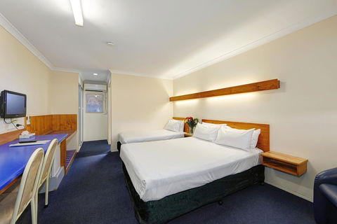 Smart Motels Bert Hinkler - Australian Directory 16