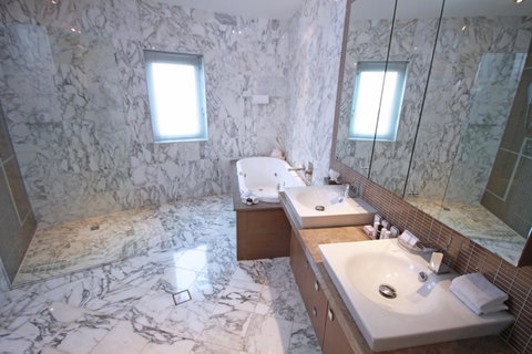 Oceans Mooloolaba - Australian Directory 34