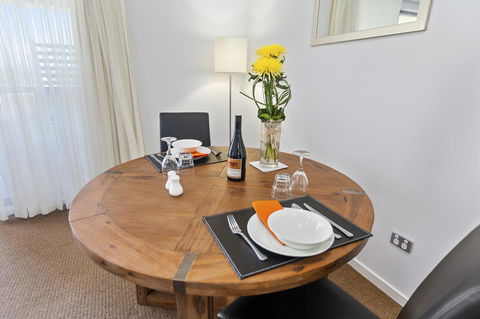 La Vida On Anzac - Australian Directory 21