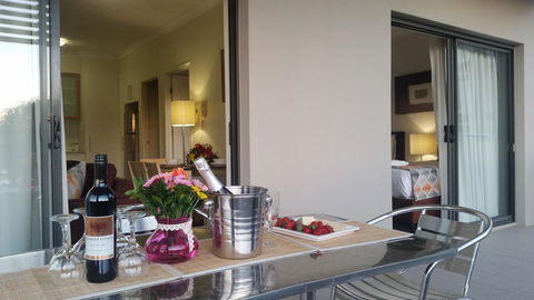 La Vida On Anzac - Australian Directory 36