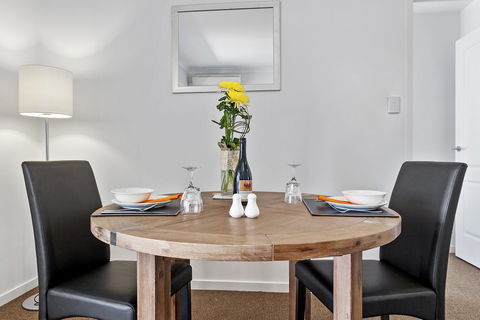 La Vida On Anzac - Australian Directory 24