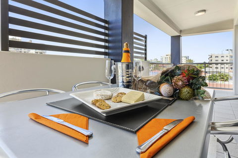 La Vida On Anzac - Australian Directory 25