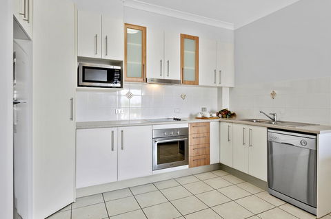 La Vida On Anzac - Australian Directory 23