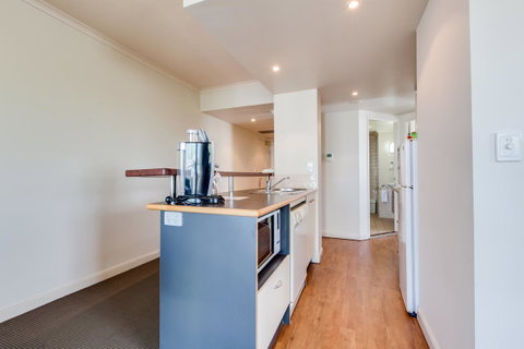 Central Cosmo Apartment Hotel - Australian Directory 10