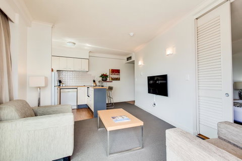 Central Cosmo Apartment Hotel - Australian Directory 31