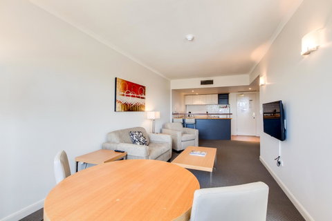 Central Cosmo Apartment Hotel - Australian Directory 25