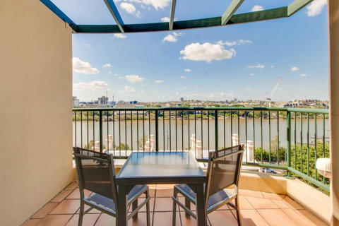 Central Cosmo Apartment Hotel - Australian Directory 24