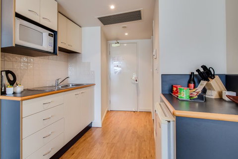 Central Cosmo Apartment Hotel - Australian Directory 18