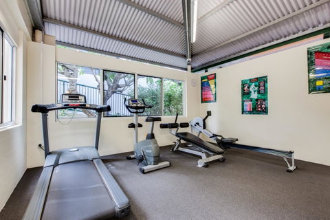 Central Cosmo Apartment Hotel - Australian Directory 23