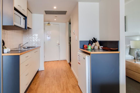 Central Cosmo Apartment Hotel - Australian Directory 26