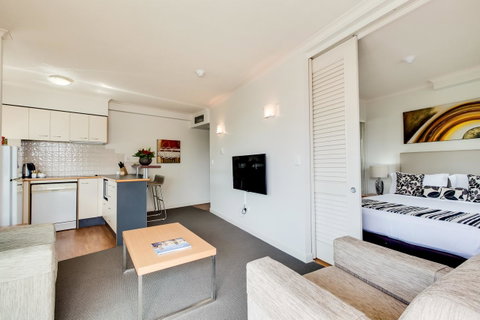Central Cosmo Apartment Hotel - Australian Directory 29