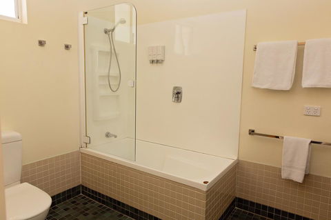 White Lace Motor Inn - Australian Directory 12