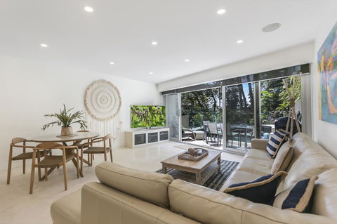 Little Cove Court - Australian Directory 6